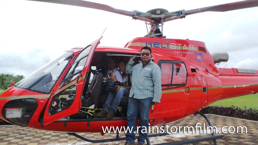 Rainstorm Film cùng đồng đội thực hiện quay phim trên không từ trực thăng tại Cam Pu Chia 